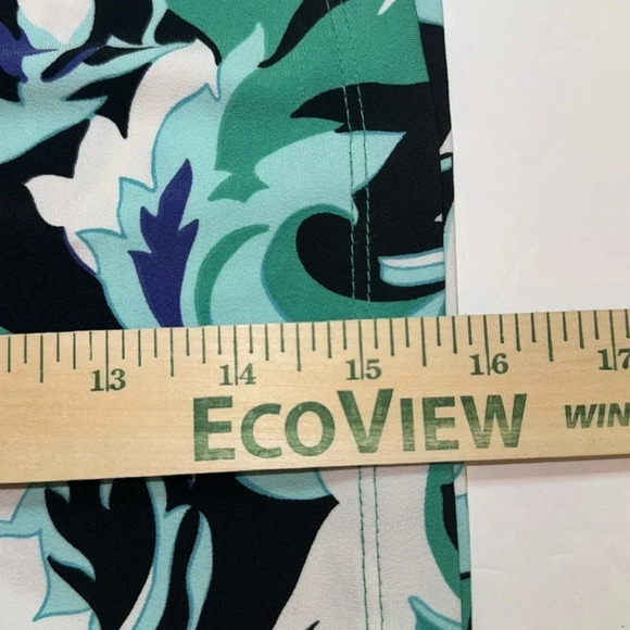 Apostrophe Petite Beautiful Green & Black Blouse - Picture 7 of 7